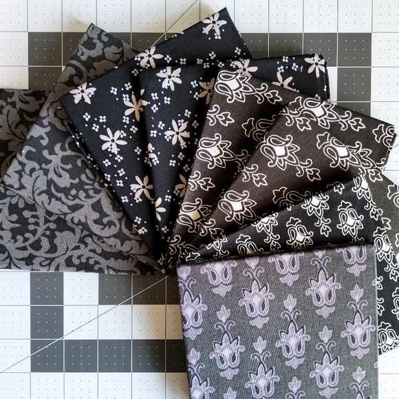 Cotton Quilting Craft Fabric Fat Quarter Bundle Black White Floral Blenders 32 - Picture 3 of 7